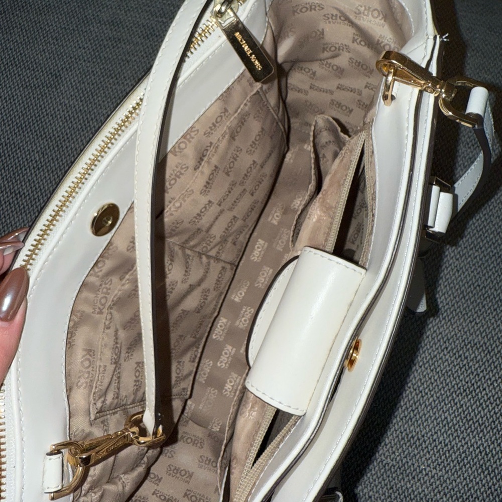 Michael Kors White Leather Tote with Gold Hardware - Picture 4 of 5